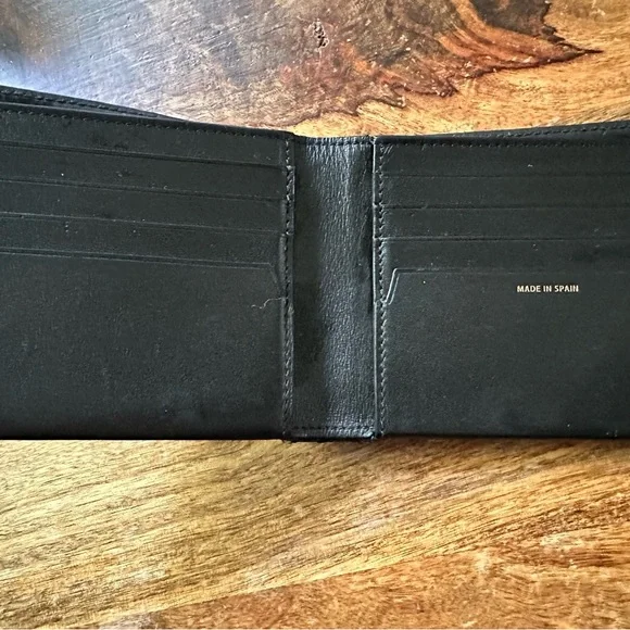 PAUL SMITH men’s black leather wallet.